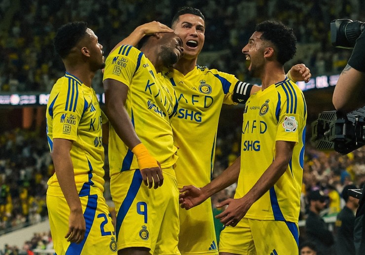 Al Ahli - Al Nassr: Đội Ronaldo "chấp người", rượt đuổi 5 bàn (Saudi League)